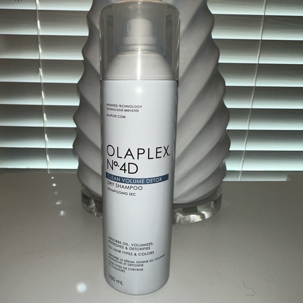OLAPLEX No. 4D Clean Volume Detox Dry Shampoo — White